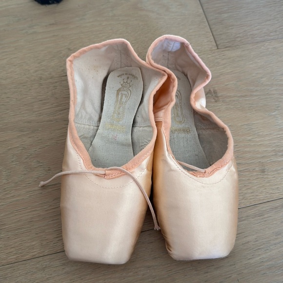 Freed Pointe Shoes DV wing size 5 one X anchor maker - Picture 1 of 4